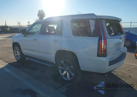 2017 Cadillac Escalade Luxury z USA, uszkodzony, nr VIN 1GYS3BKJ7HR139836